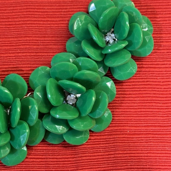 VTG Gold Tone Statement Green Bib Flower Necklace W/Rhinestone Center & Extender - Picture 5 of 7